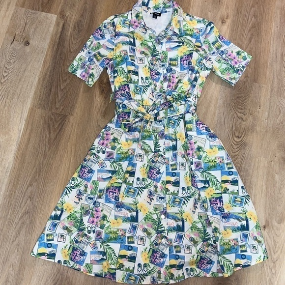 Gorgeous Vintage Look Button Down Collared Short Sleeve Travel Dress Medium - Picture 2 of 9